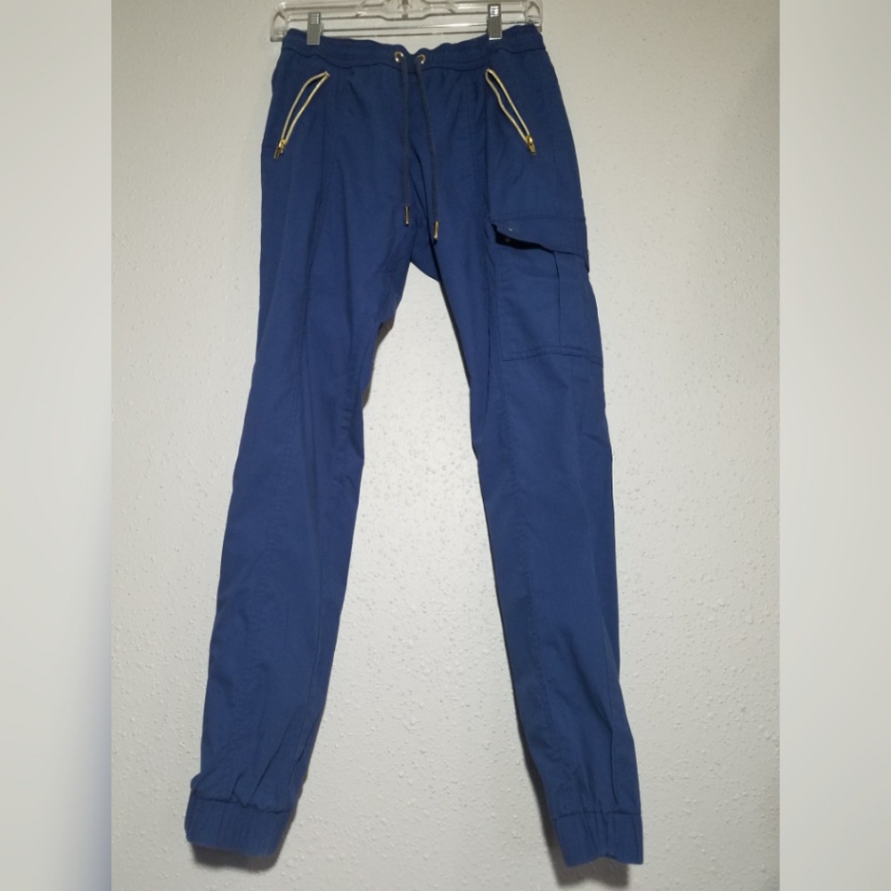 Jaanuu jogger scrub